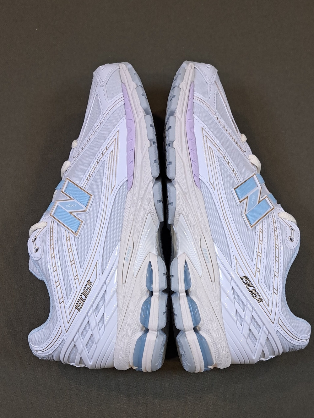 New Balance 1906R Sneaker - Color: White/Light Blue - Size: Unixex M-9.5, W-11 D - Picture 7 of 9